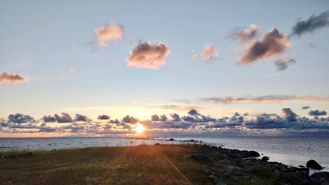 Hotel Suurekivi Kuelalistemaja Reigi Exteriér fotografie